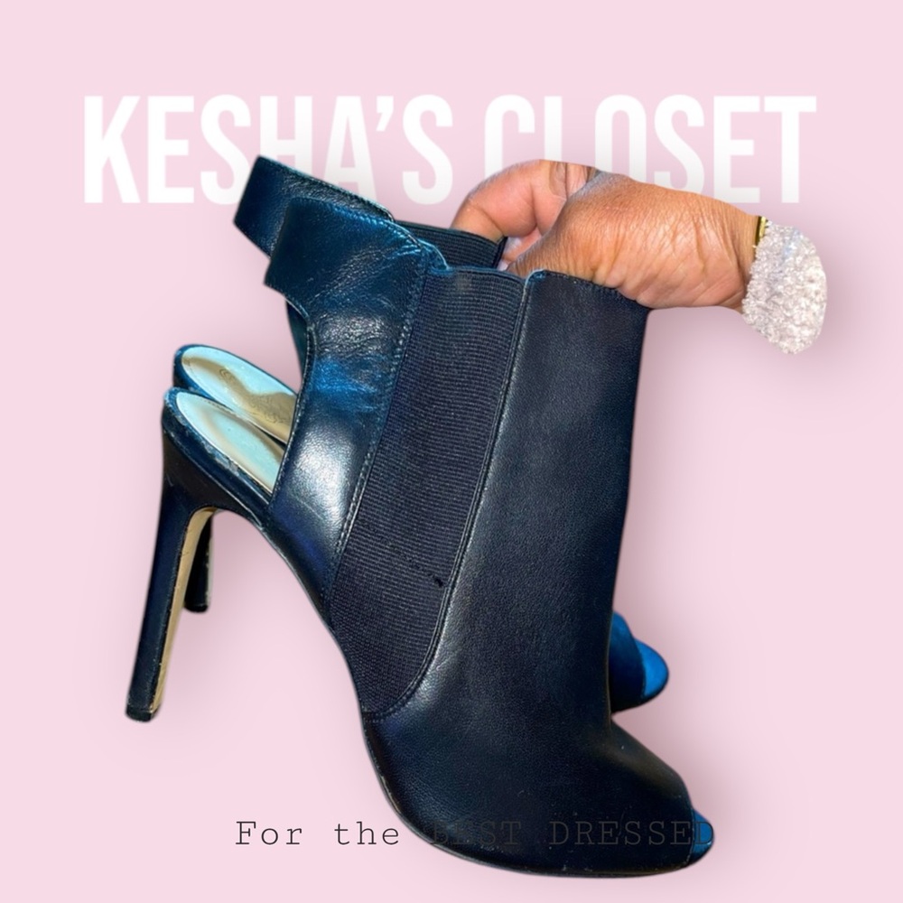 VINCE CAMUTO Open heeled peep toe ankle booties